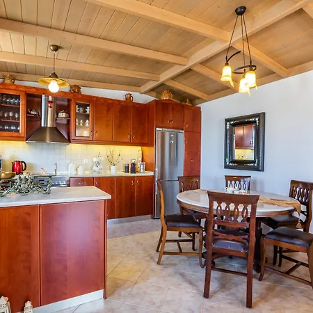 Reisis Family Semesterbostad